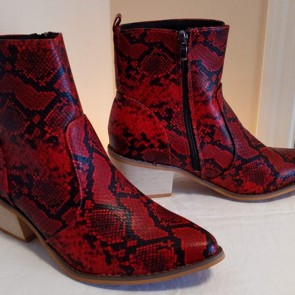 Boots - Picture 2 of 9